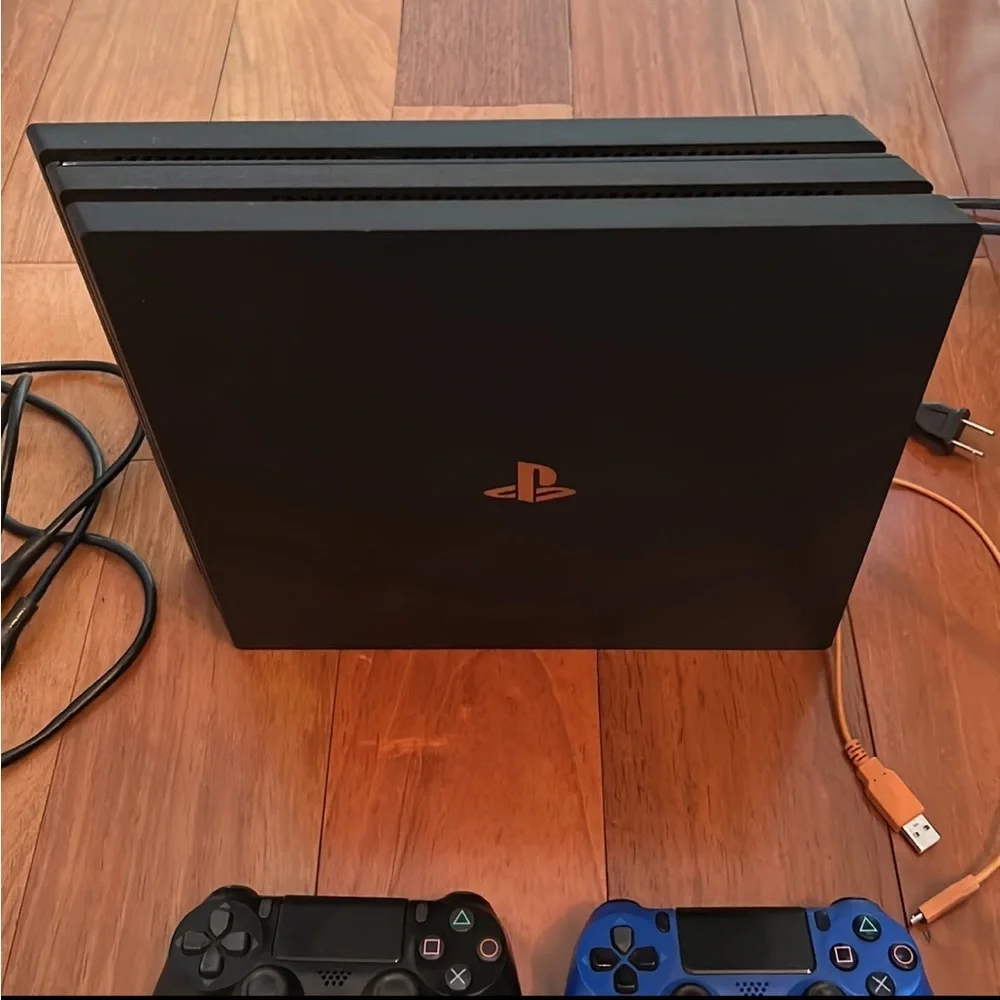 Sony PS4 PlayStation 4 with 2 Controllers